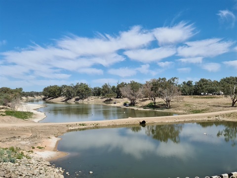 downstream-from-the-Main-Weir-at-Menindee.jpg